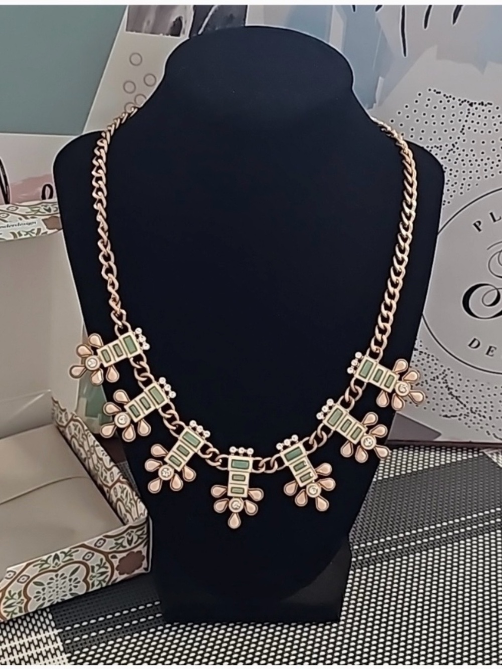 NWT Beautiful Statement Necklace